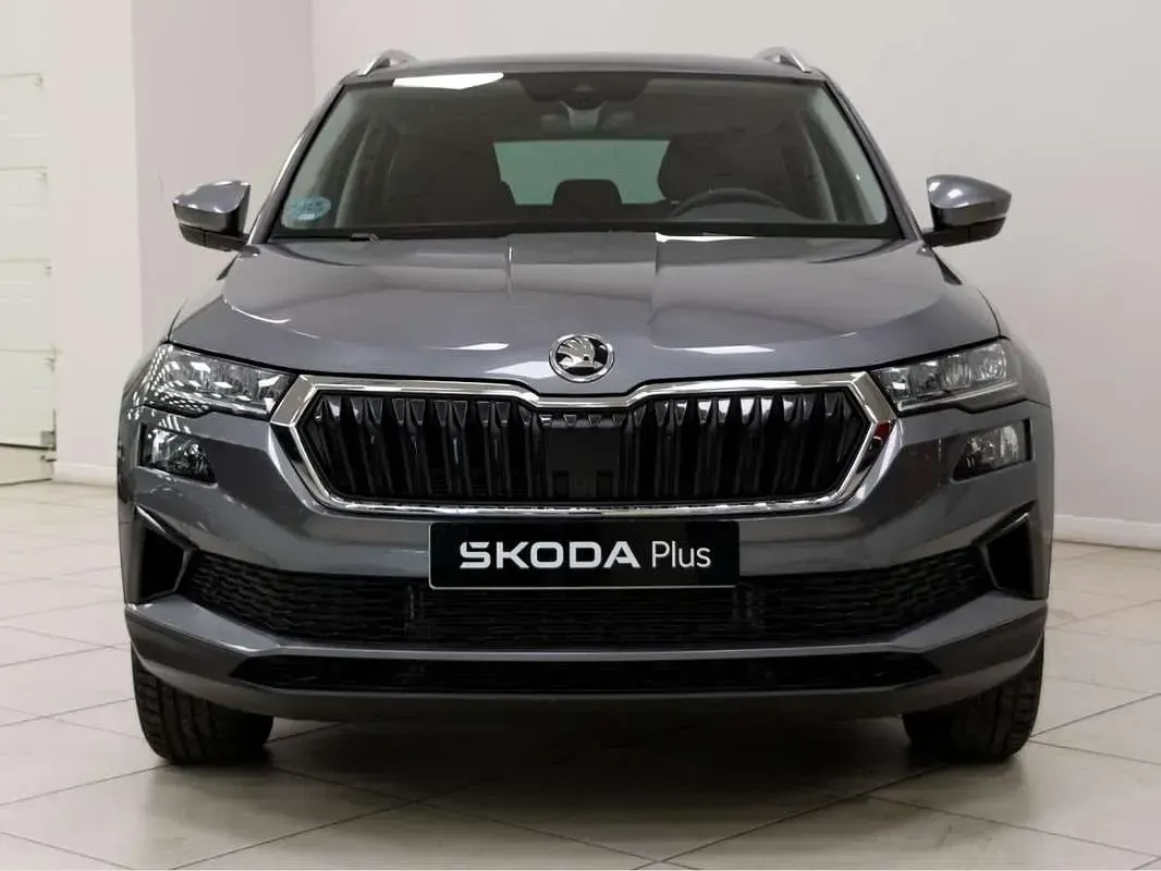 Usado Skoda Karoq Ambition 150 CV (110 kW) 2022 Gris SUV