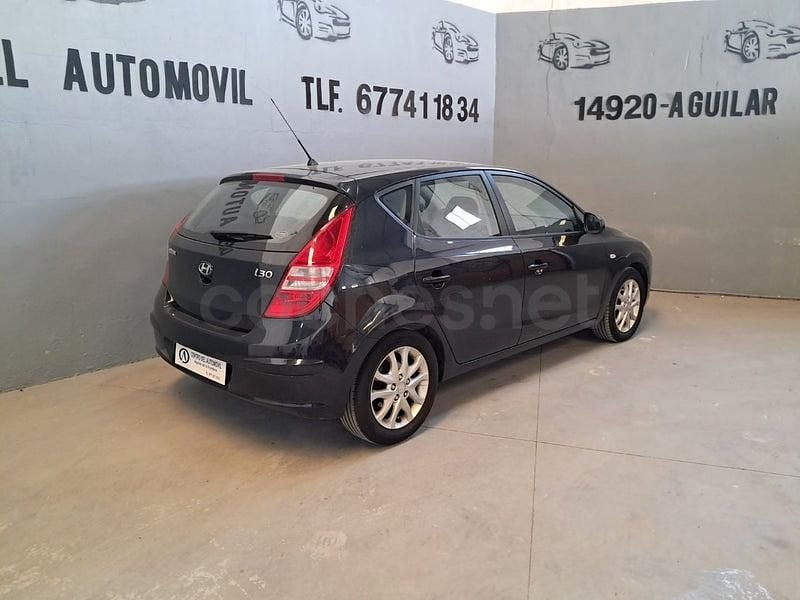 Brugt Hyundai i30 Comfort 90 HK (66 kW) 2010 Sort Sedan