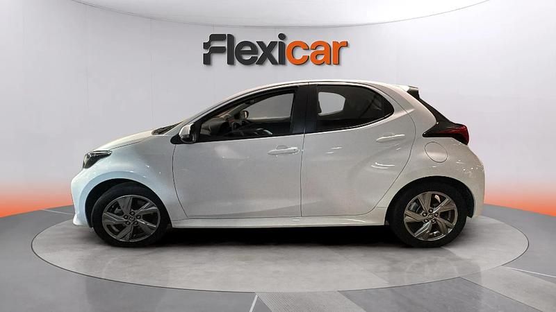 Usado Toyota Yaris Hybrid Active 116 CV (85 kW) 2024 Blanco Berlina