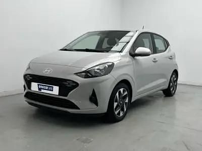Usado Hyundai i10 67 CV (49 kW) 2023 Gris Utilitario