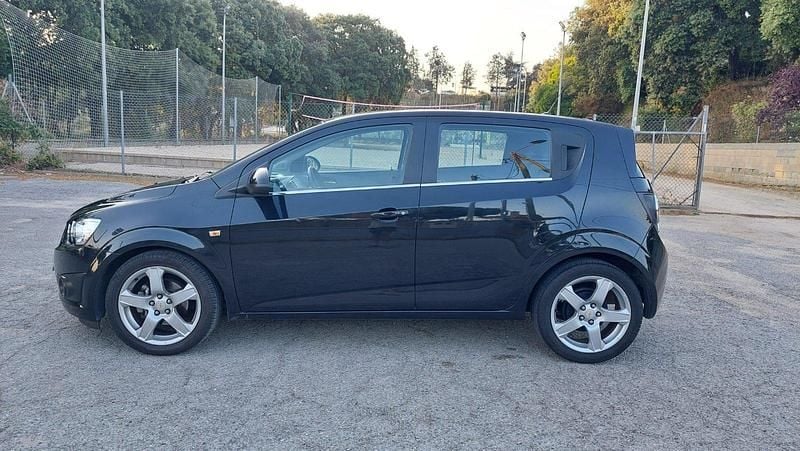 Usado Chevrolet Aveo LTZ 90 CV (66 kW) 2012 Negro