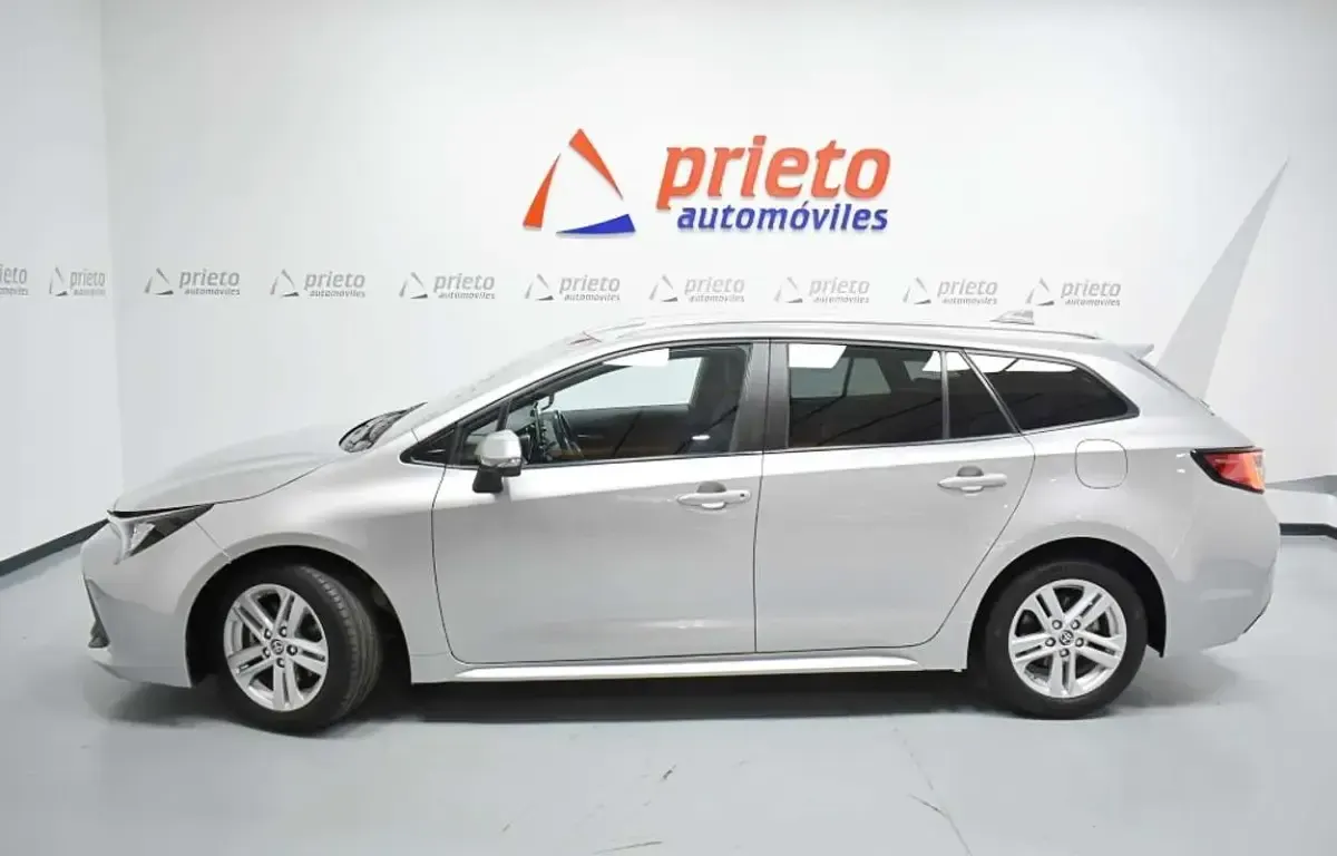 Usado Toyota Corolla Business Edition 122 CV (89 kW) 2022 Gris Familiar