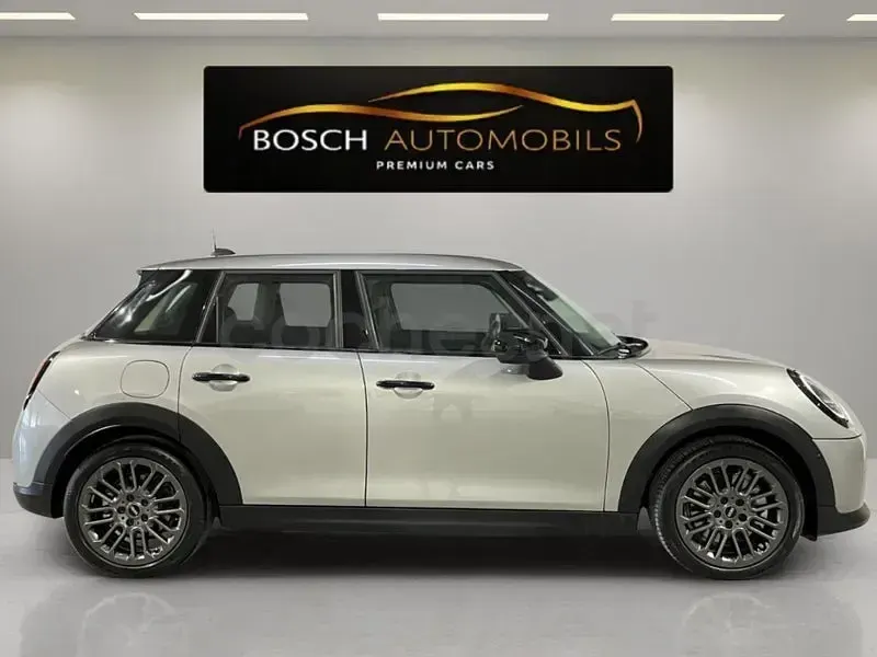 Usado Mini Cooper 114 kW (156 CV) 2025 Gris / plata Utilitario