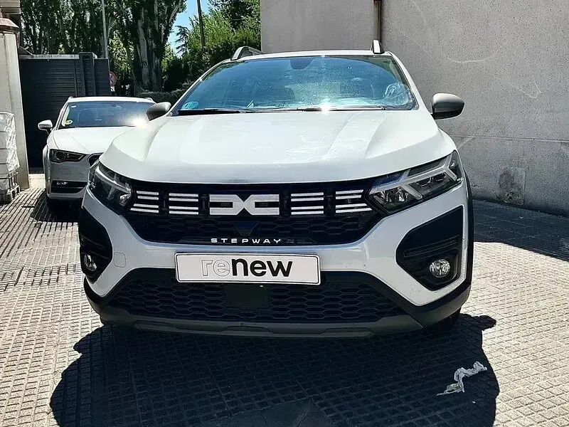 Usado Dacia Sandero Expression 101 CV (74 kW) 2023 Blanco Berlina