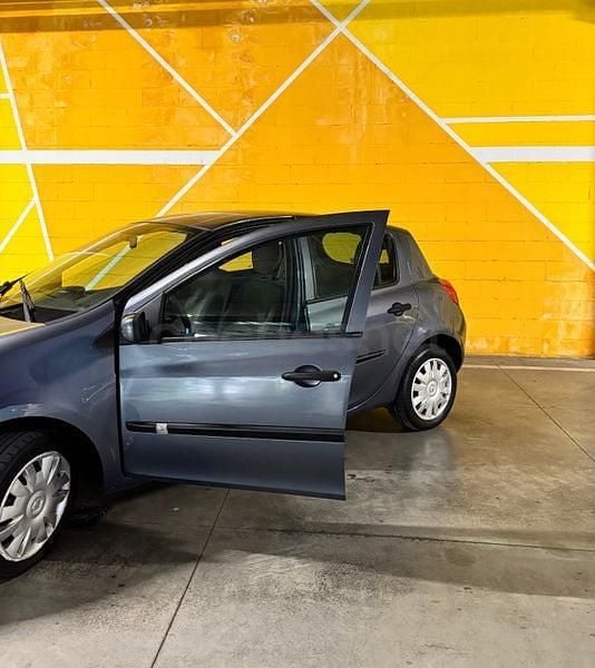 Usado Renault Clio II Privilege 85 CV (62 kW) 2007 Azul Berlina