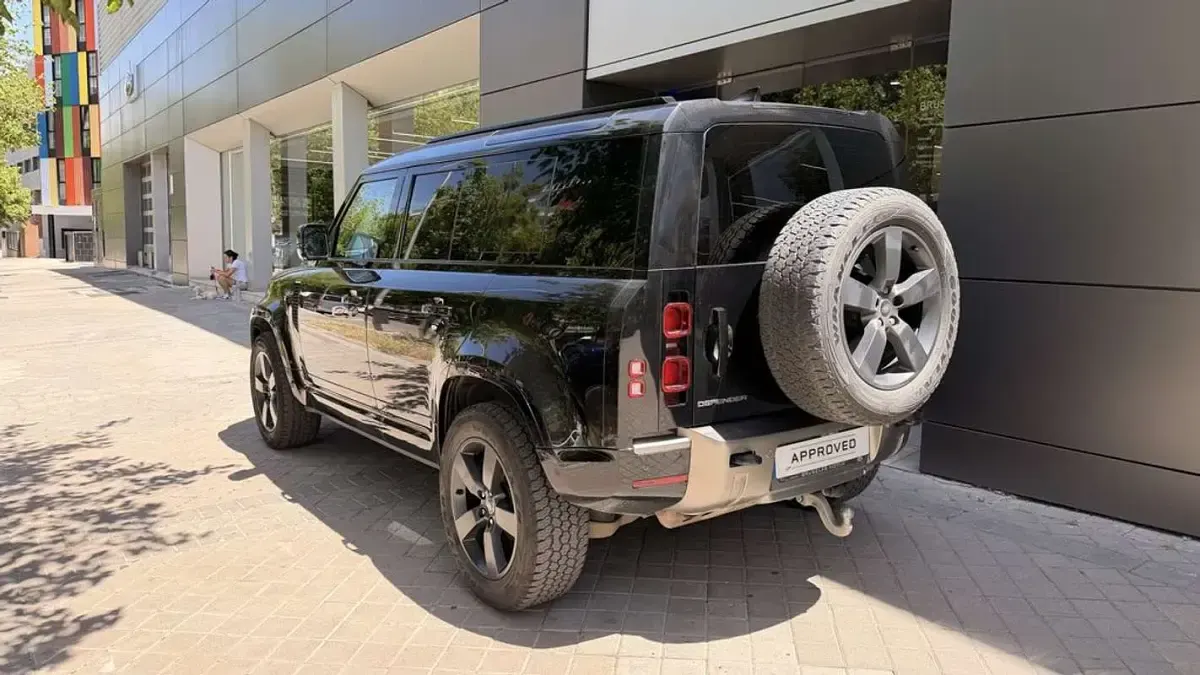 Usado Land Rover Defender SE Dynamic 249 CV (183 kW) 2024 Negro SUV