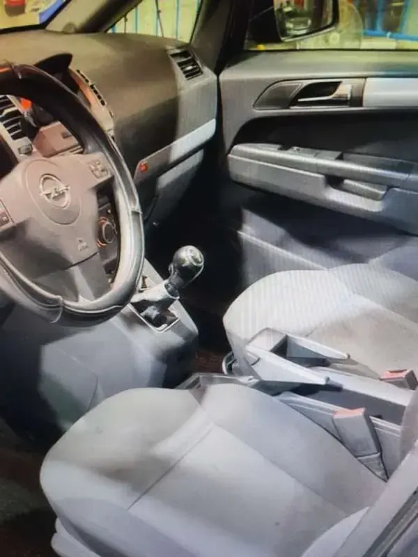 Usado Opel Zafira Cosmo 120 CV (88 kW) 2006 Gris Monovolumen