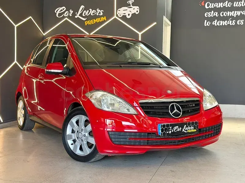 Usado Mercedes A180 Avantgarde 109 CV (80 kW) 2010 Rojo Monovolumen