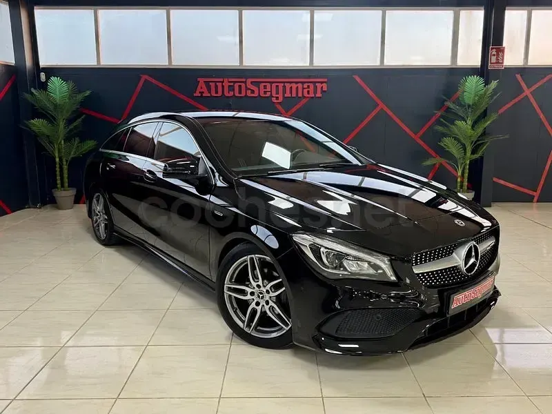 Usado Mercedes CLA200 Shooting Brake 136 CV (100 kW) 2018 Negro Familiar