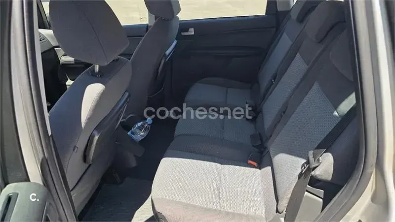 Usado Ford C-MAX Trend 100 CV (73 kW) 2006 Gris / plata Monovolumen