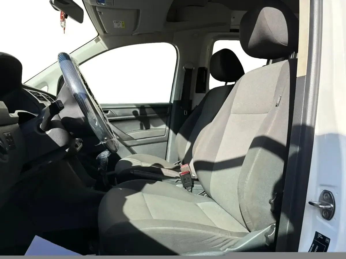 Usado VW Caddy 102 CV (75 kW) 2020 Blanco Monovolumen