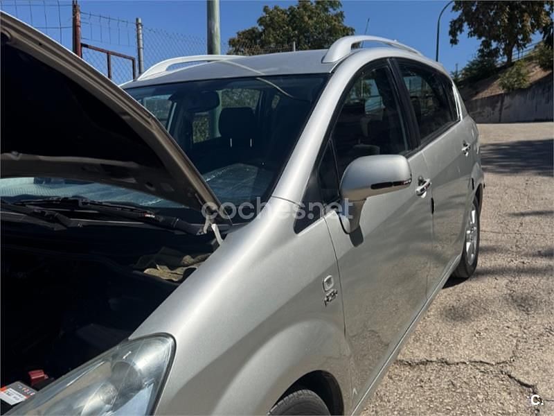 Usado Toyota Corolla Verso Sol 116 CV (85 kW) 2005 Gris / plata Monovolumen