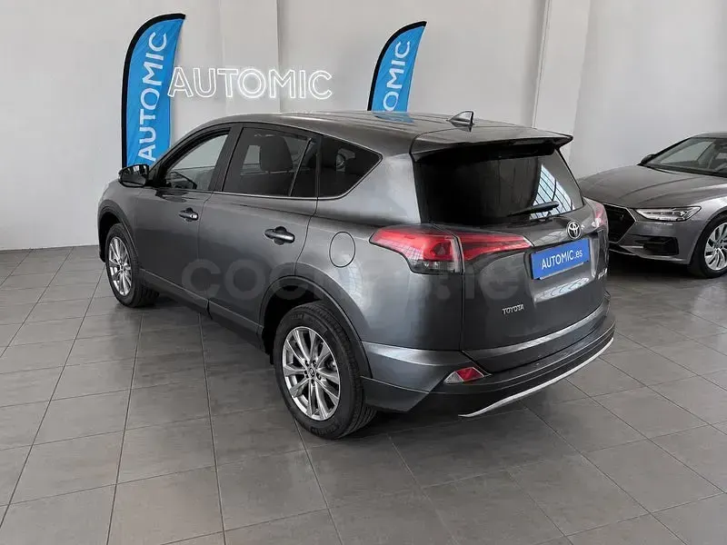 Usado Toyota RAV4 Advance 143 CV (105 kW) 2016 Gris / plata SUV