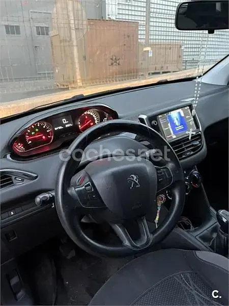 Usado Peugeot 208 Active 82 CV (60 kW) 2012 Rojo Utilitario