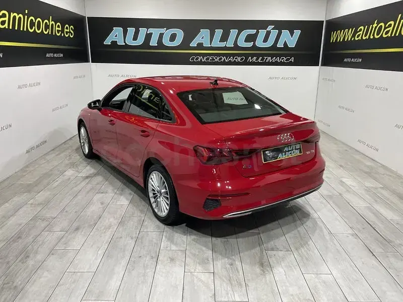 Usado Audi A3 Advanced Plus 150 CV (110 kW) 2021 Rojo Berlina