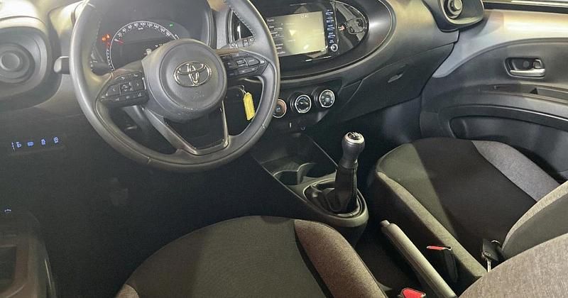 Usado Toyota Aygo X Play 72 CV (52 kW) 2024 SUV