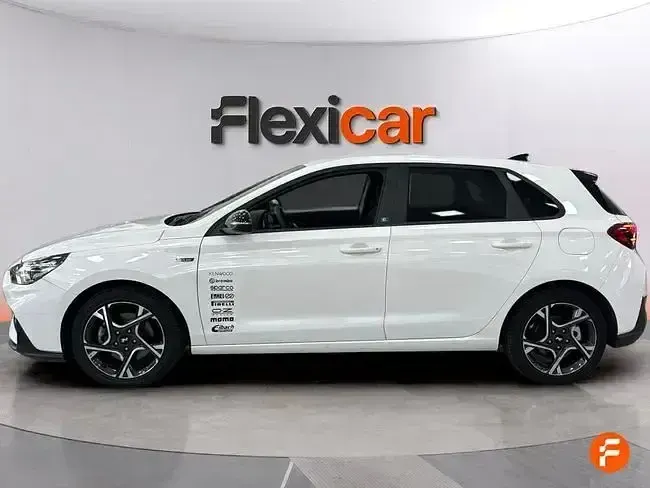 Usado Hyundai i30 N Line 100 CV (73 kW) 2024 Blanco Berlina
