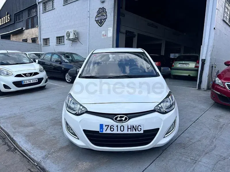 Usado Hyundai i20 85 CV (62 kW) 2013 Blanco Utilitario