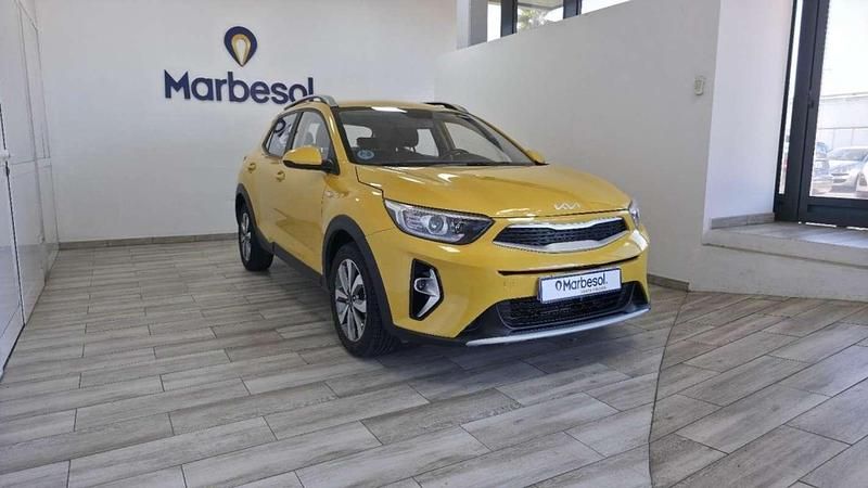 Usado Kia Stonic 101 CV (74 kW) 2022 Amarillo SUV