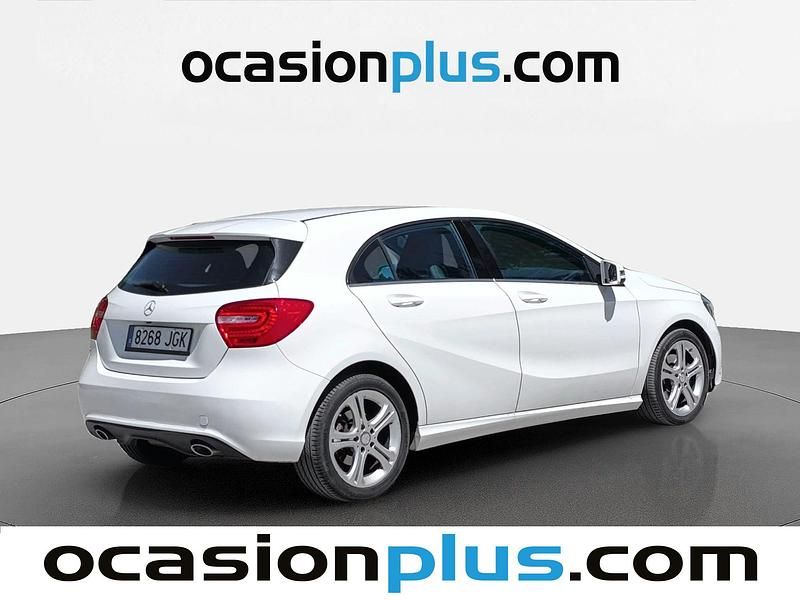 Begagnad Mercedes A200 Urban 136 HK (100 kW) 2015 Vit Halvkombi