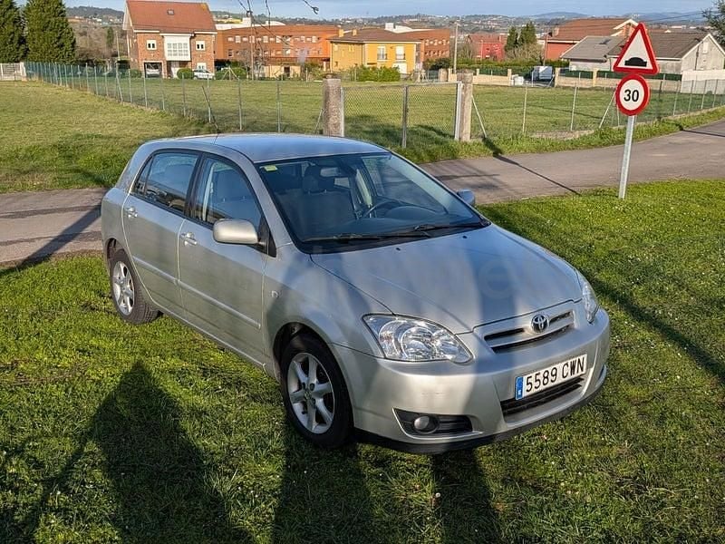 Usado Toyota Corolla Sol 116 CV (85 kW) 2004 Gris / plata Berlina