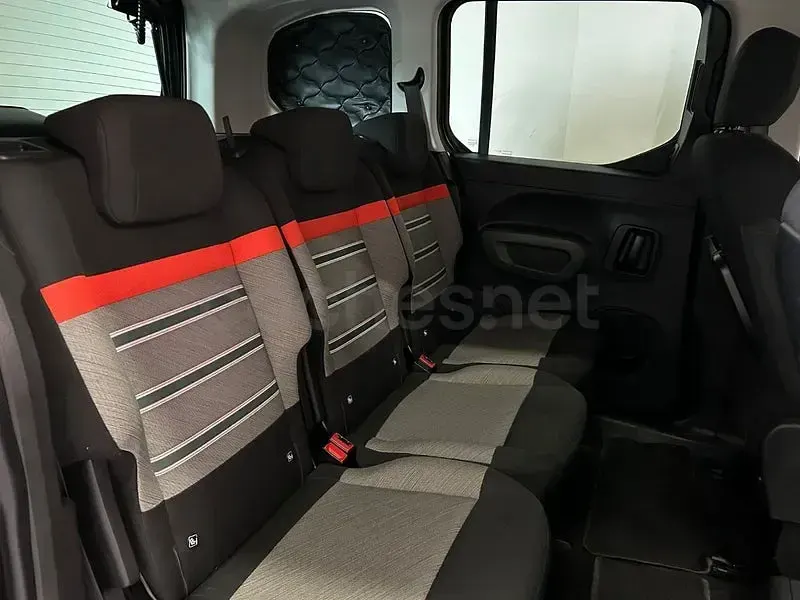 Usado Citroën e-Berlingo Shine 102 CV (75 kW) 2021 Gris / plata Monovolumen