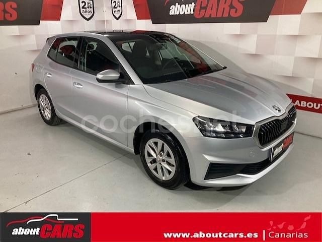 Gris / plata Usado 2021 Skoda Fabia Active Berlina | 13.900 € (Precio justo) - Imagen 1/4