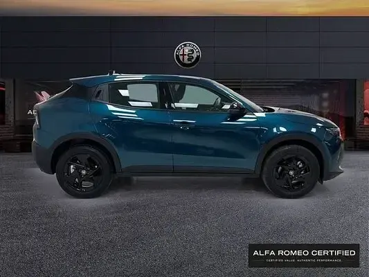 Usado Alfa Romeo Junior 136 CV (100 kW) 2025 Azul SUV