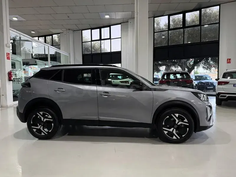 Usado Peugeot 2008 Allure 100 CV (73 kW) 2025 Gris / plata SUV