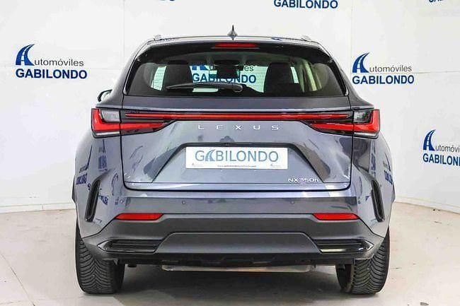 Usado Lexus NX350h Business Edition 242 CV (177 kW) 2022 Gris / plata SUV