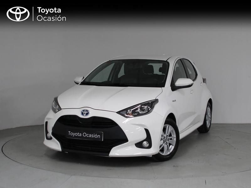 Usado Toyota Yaris Hybrid Active 116 CV (85 kW) 2021 Blanco Berlina
