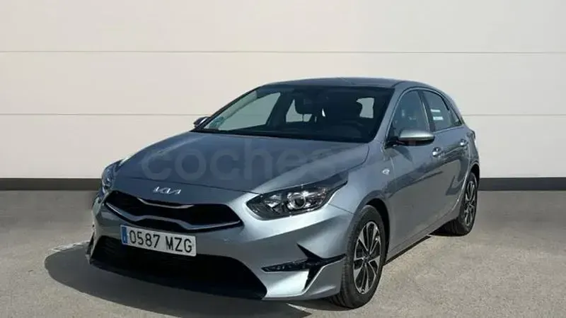 Usado Kia Ceed 100 CV (73 kW) 2025 Gris / plata Utilitario