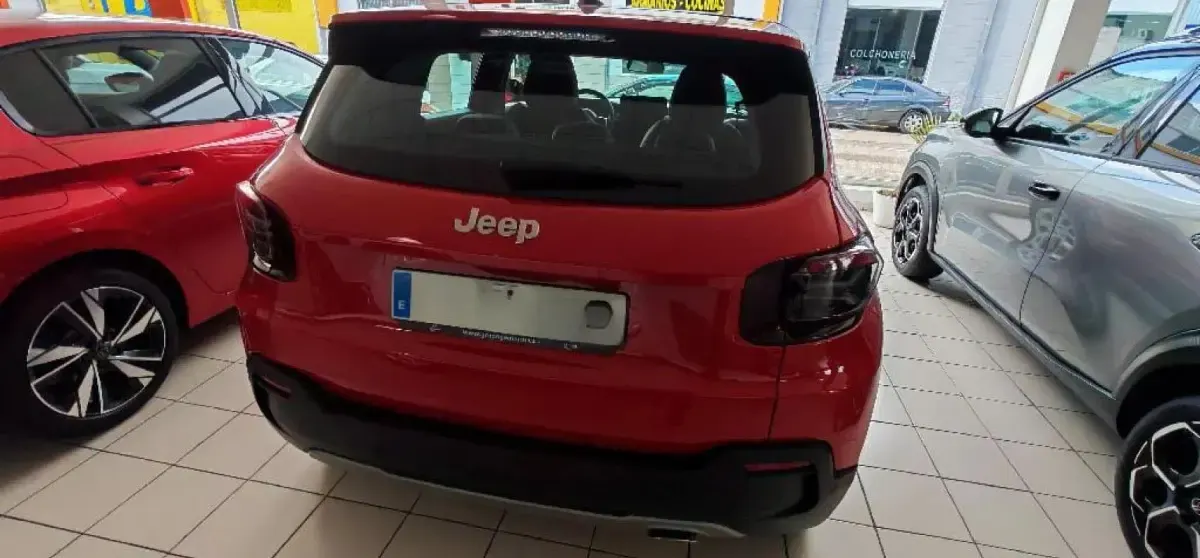 Usado Jeep Avenger Altitude 101 CV (74 kW) 2024 Rojo SUV