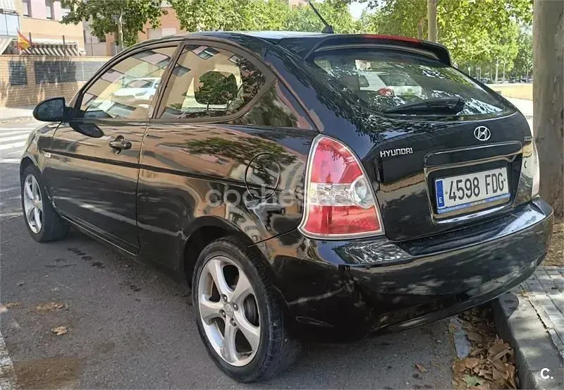 Usado Hyundai Accent 110 CV (80 kW) 2007 Negro Berlina