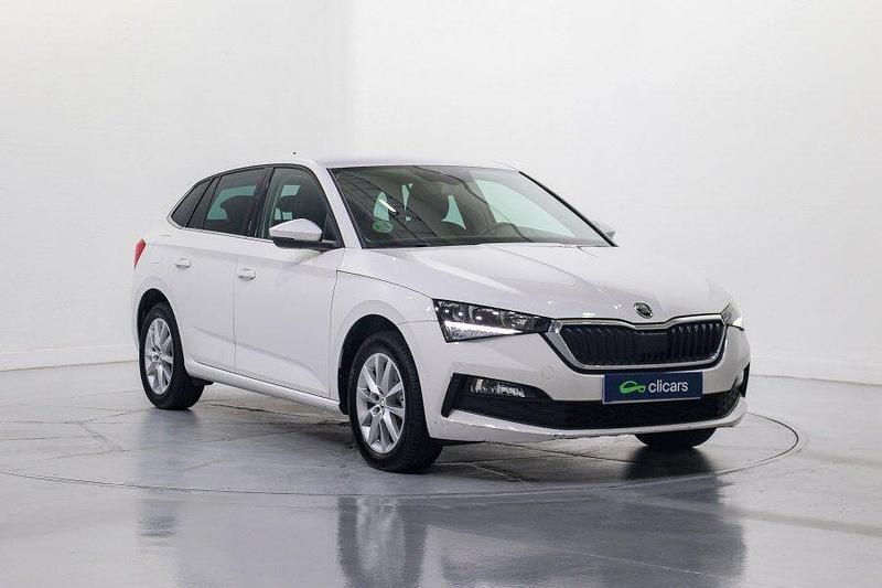 Usado Skoda Scala Ambition 110 CV (80 kW) 2022 Blanco Utilitario