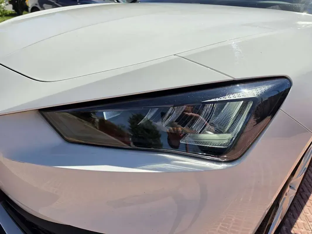 Usado Seat Leon ST Style 110 CV (80 kW) 2023 Blanco Familiar