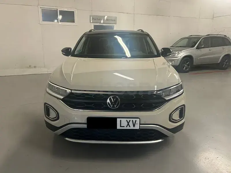 Usado VW T-Roc Life 110 CV (80 kW) 2022 Beige SUV
