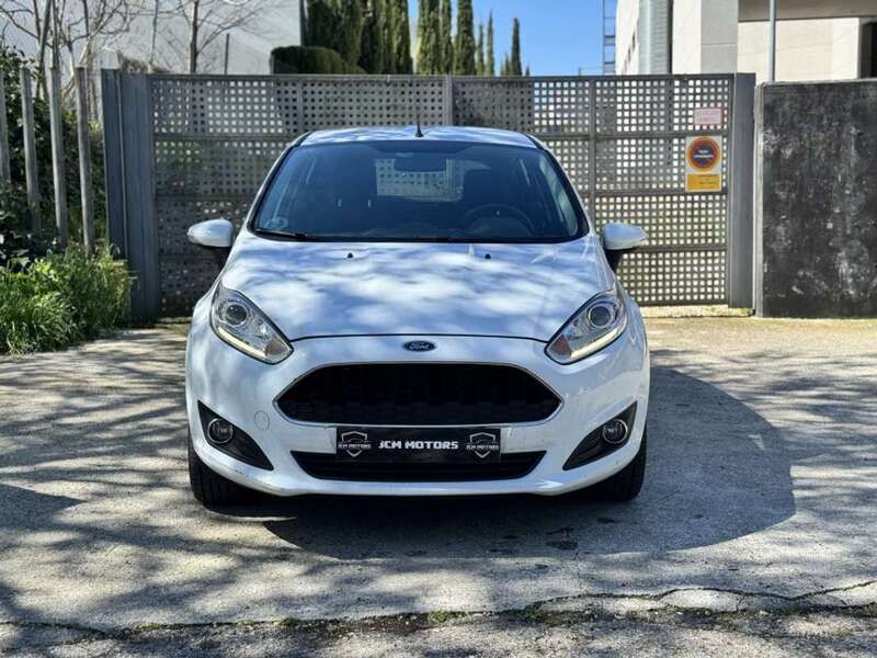 Blanco Usado 2017 Ford Fiesta Trend Utilitario | 8499 € (Precio justo) - Imagen 1/4