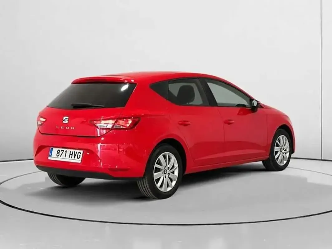 Usado Seat Leon Reference 105 CV (77 kW) 2014 Rojo Utilitario