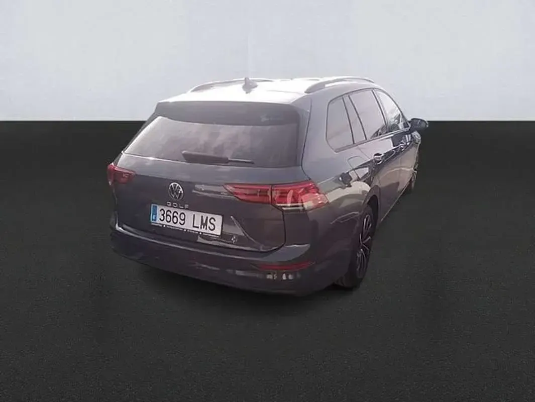 Usado VW Golf VIII Life 116 CV (85 kW) 2021 Gris Familiar