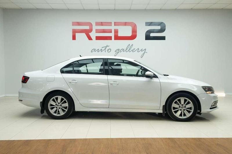 Usado VW Jetta Highline 105 CV (77 kW) 2016 Blanco Berlina