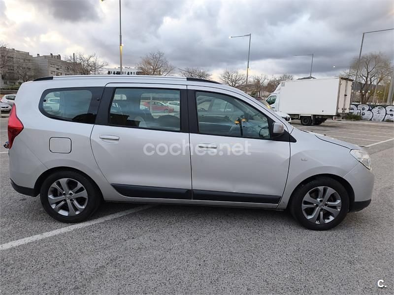 Usado Dacia Lodgy Lauréate 107 CV (78 kW) 2015 Gris / plata Monovolumen