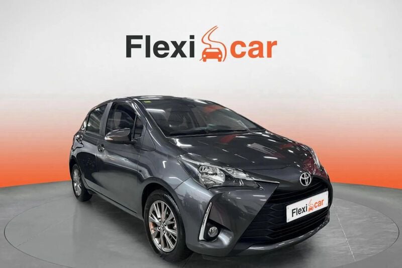 Gris Usado 2020 Toyota Yaris Active Berlina | 10.790 € (Buen precio) - Imagen 1/4