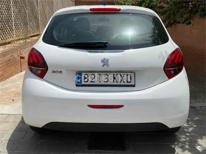Usado Peugeot 208 Active 82 CV (60 kW) 2019 Blanco Utilitario