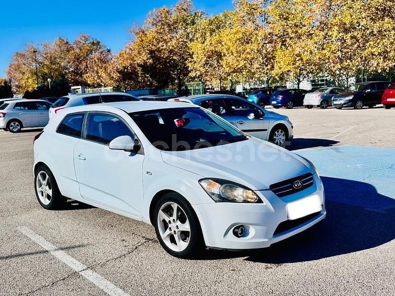 Blanco Usado 2009 Kia ProCeed Utilitario | 3499 € (Caro) - Imagen 1/4