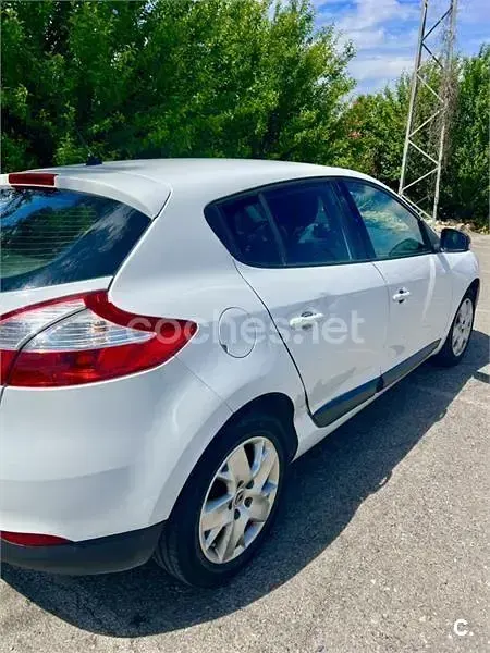 Usado Renault Mégane Authentique 90 CV (66 kW) 2012 Blanco Berlina