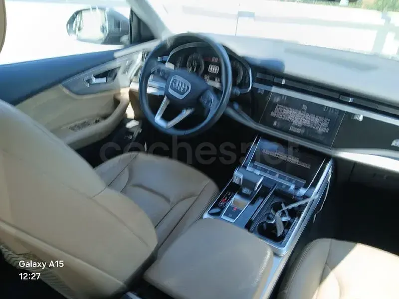Usado Audi Q8 S-line plus 381 CV (280 kW) 2021 Gris / plata SUV