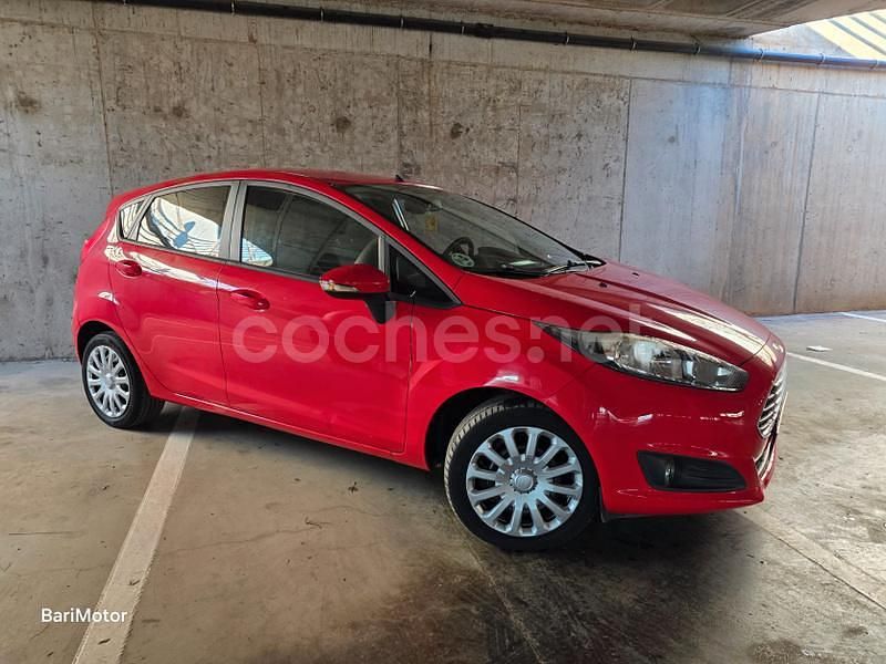 Usado Ford Fiesta Trend 95 CV (69 kW) 2014 Rojo Berlina
