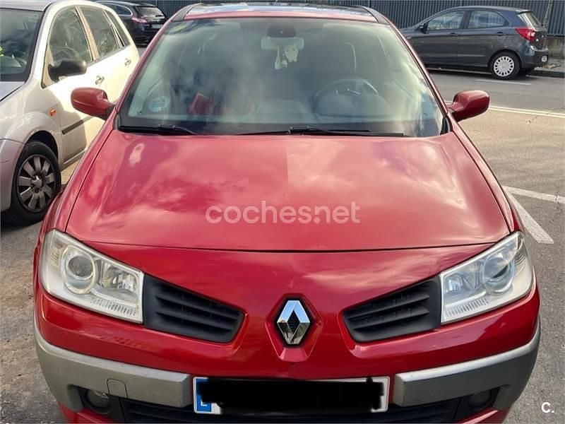 Rojo Usado 2007 Renault Mégane II Dynamique Berlina | 2600 € (Buen precio) - Imagen 1/4