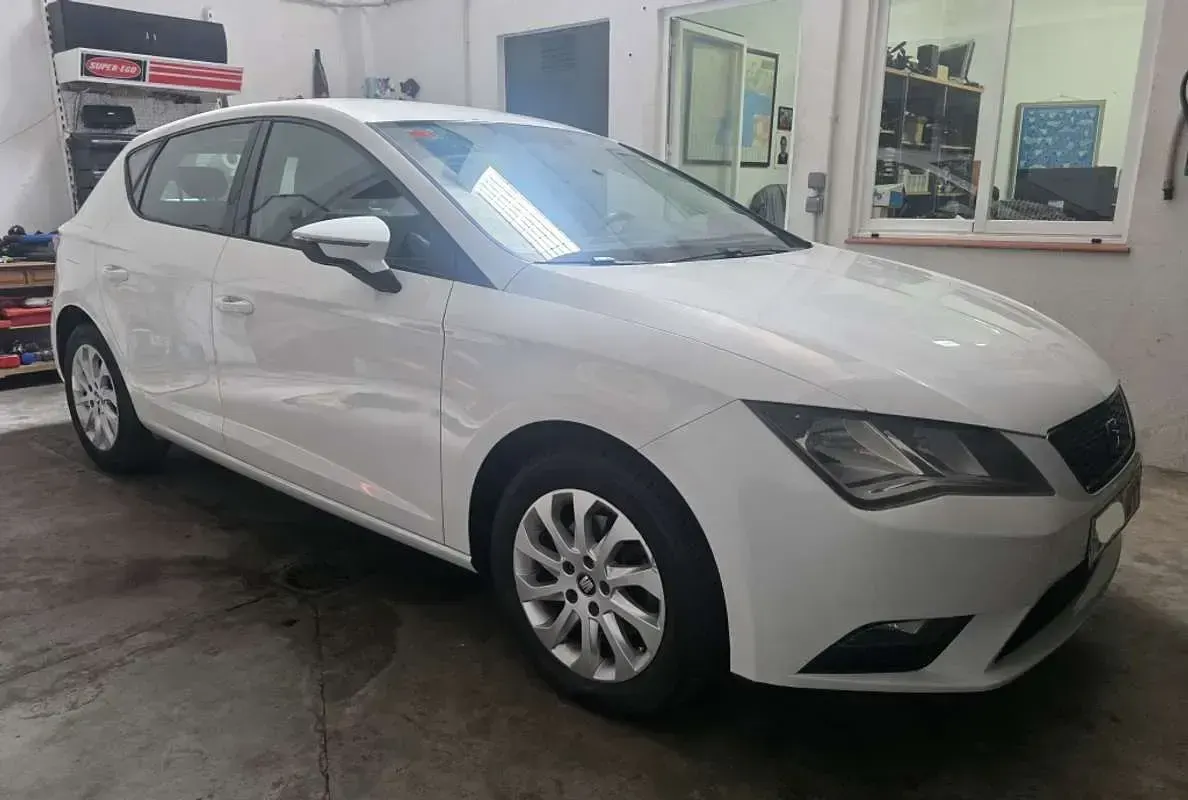 Usado Seat Leon Style 105 CV (77 kW) 2013 Blanco Utilitario